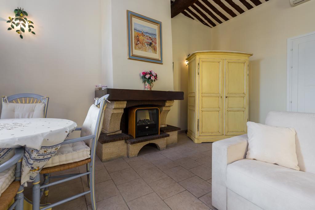 Very Charming Studio Apartment On Port In Cannes A Short Walk To Palais With Aircon And Internet 411 المظهر الخارجي الصورة