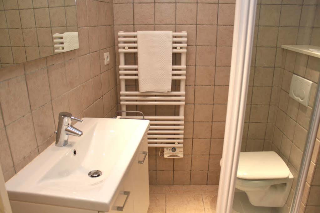 Very Charming Studio Apartment On Port In Cannes A Short Walk To Palais With Aircon And Internet 411 المظهر الخارجي الصورة