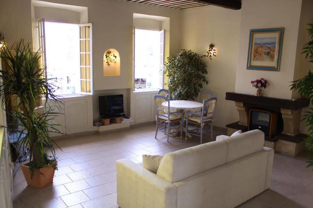 Very Charming Studio Apartment On Port In Cannes A Short Walk To Palais With Aircon And Internet 411 المظهر الخارجي الصورة