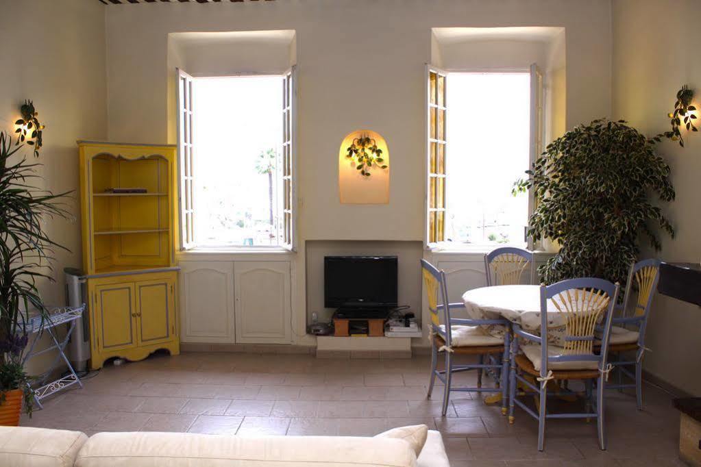 Very Charming Studio Apartment On Port In Cannes A Short Walk To Palais With Aircon And Internet 411 المظهر الخارجي الصورة